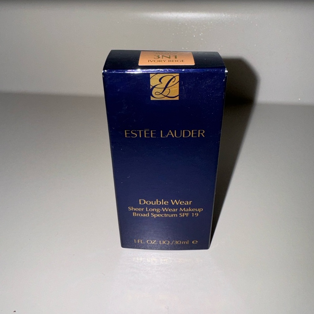 Estée Lauder Double Wear Sheer Long-Wear Makeup
color 3N1 Ivory Beige